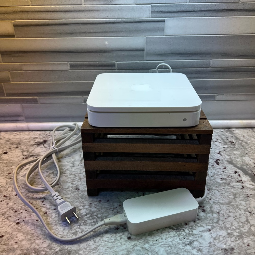 White Apple Air Play Wireless Router  with Power Adapter